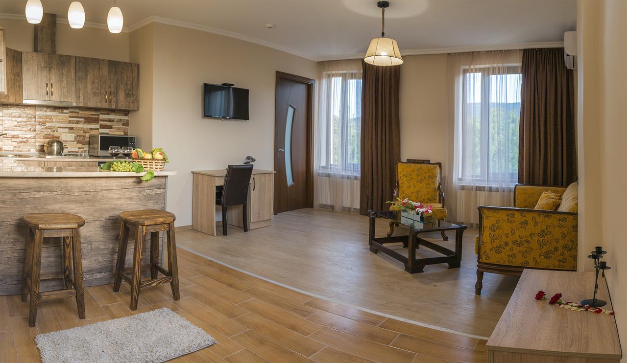 Royal House Hotel Gori Luaran gambar